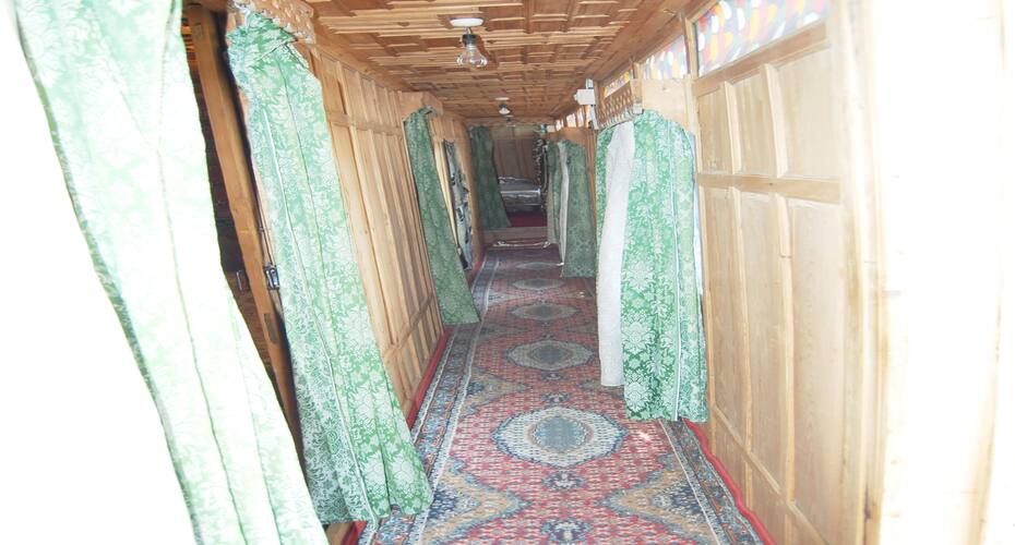 Pride of India Houseboat, Srinagar 3